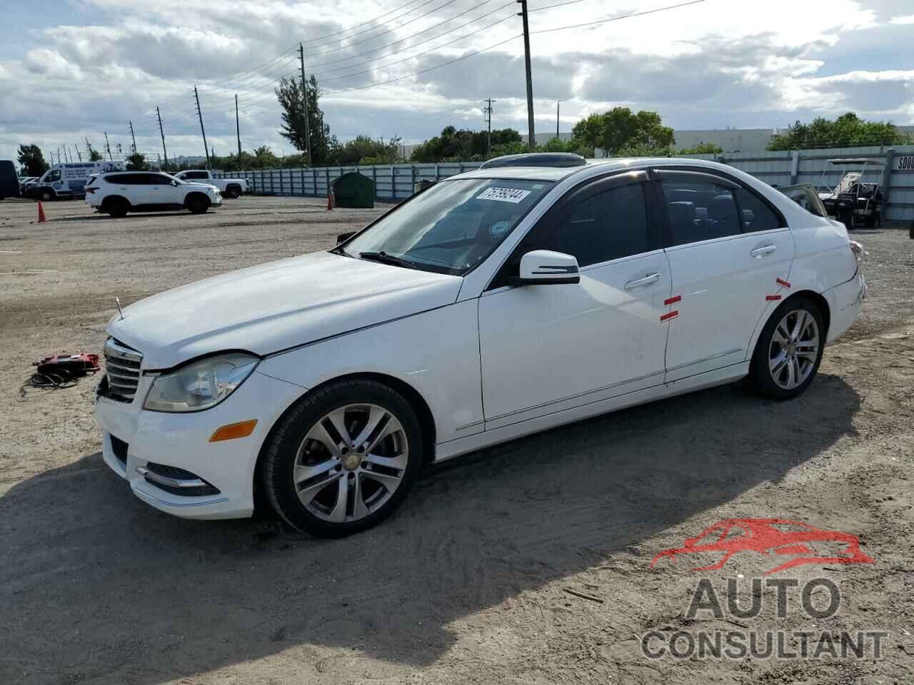 MERCEDES-BENZ C-CLASS 2013 - WDDGF4HB5DA774177