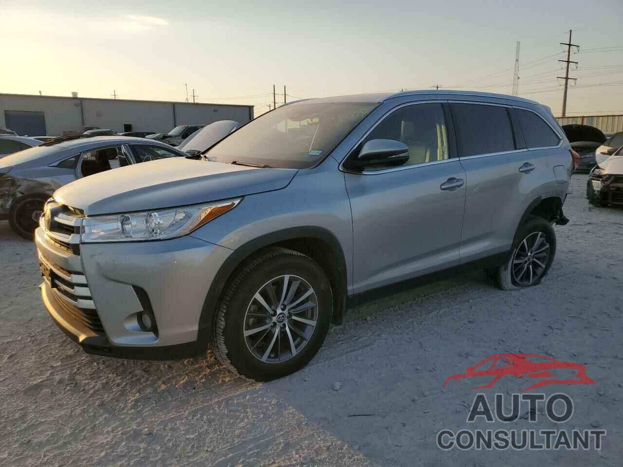 TOYOTA HIGHLANDER 2019 - 5TDKZRFH5KS356816