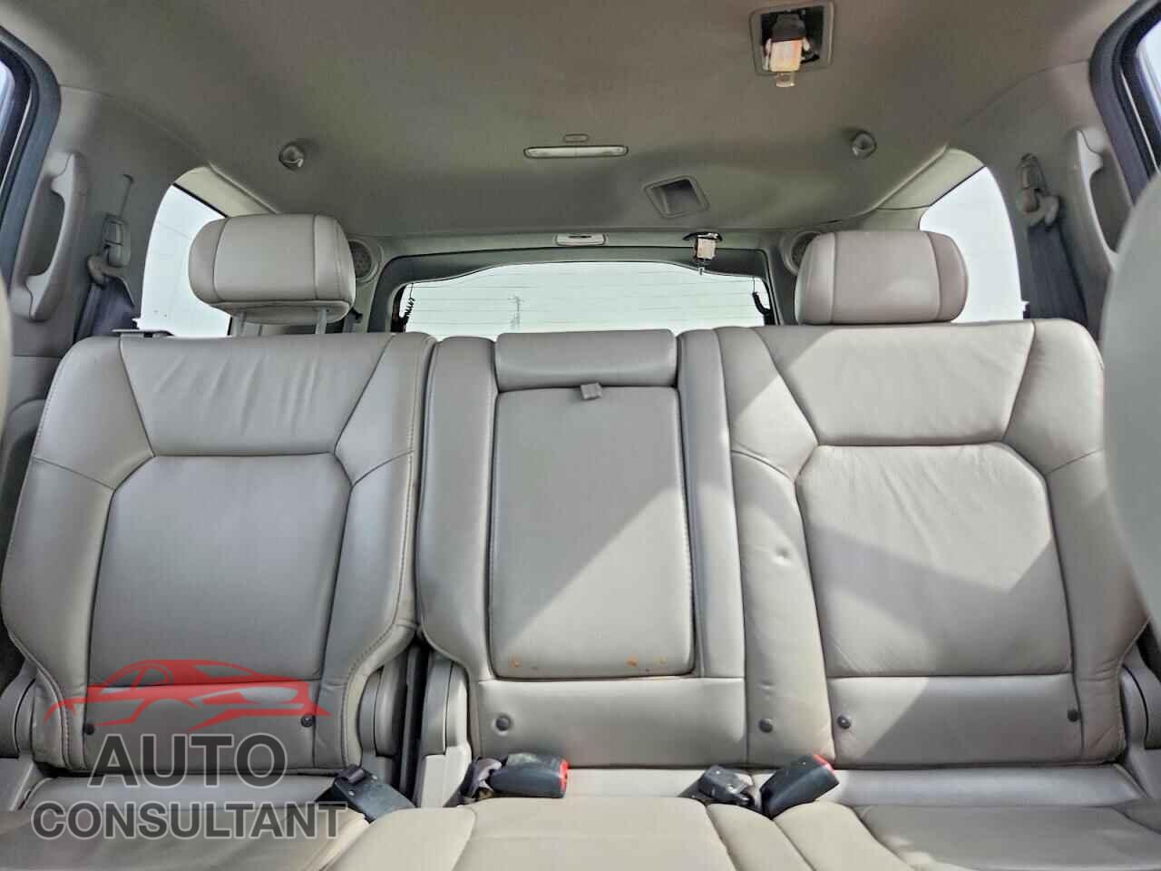 HONDA PILOT 2011 - 5FNYF3H96BB024118