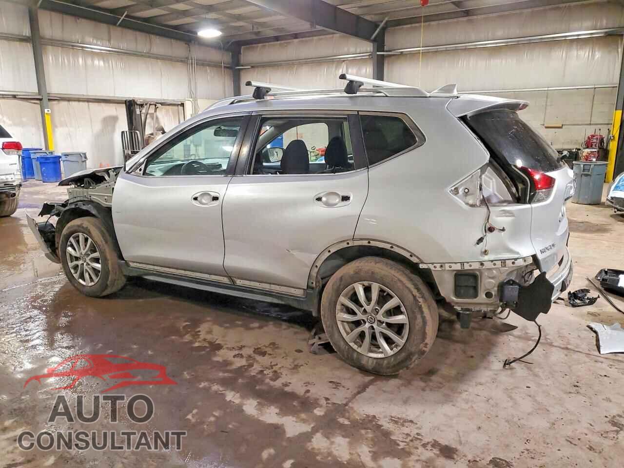 NISSAN ROGUE 2017 - KNMAT2MV2HP504792