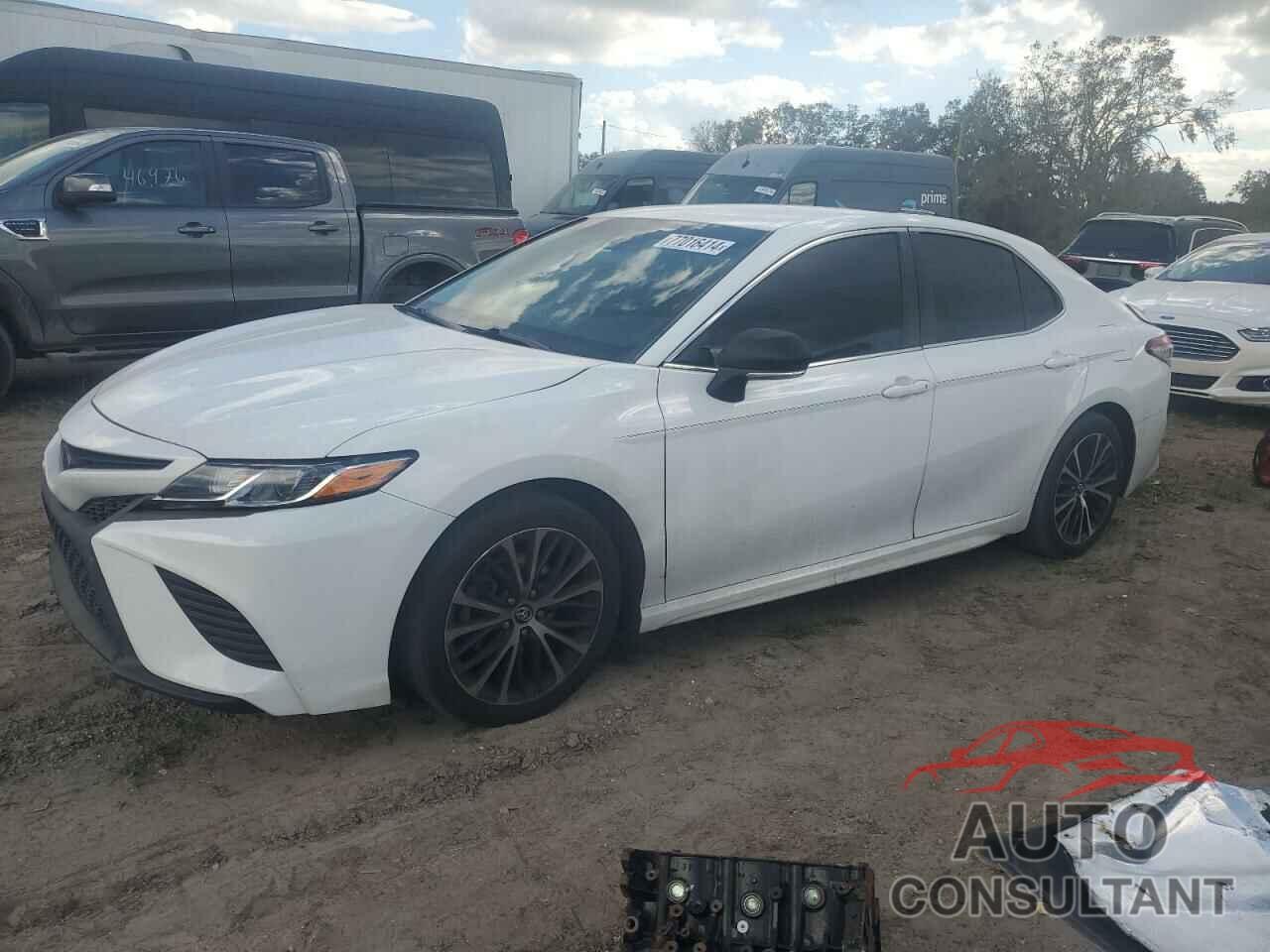 TOYOTA CAMRY 2018 - 4T1B11HK3JU593795