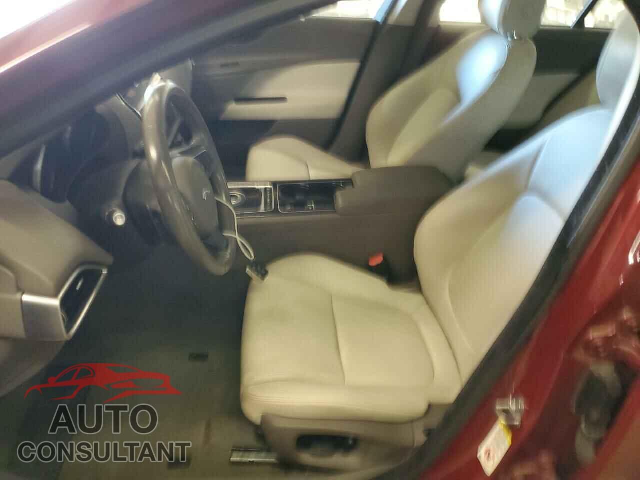 JAGUAR XE 2017 - SAJAR4BG0HA950460