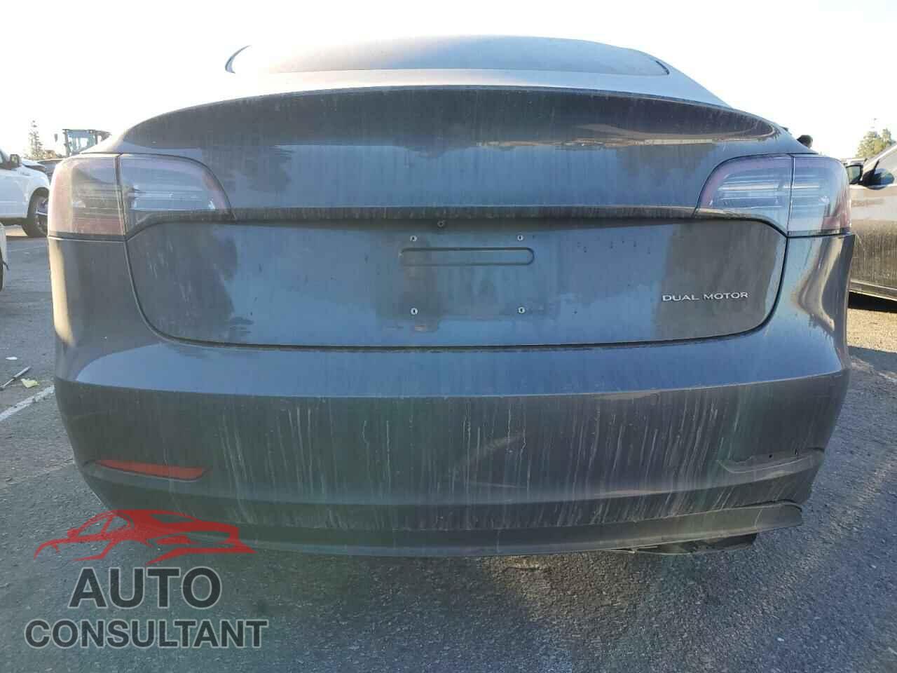 TESLA MODEL 3 2018 - 5YJ3E1EB0JF100438