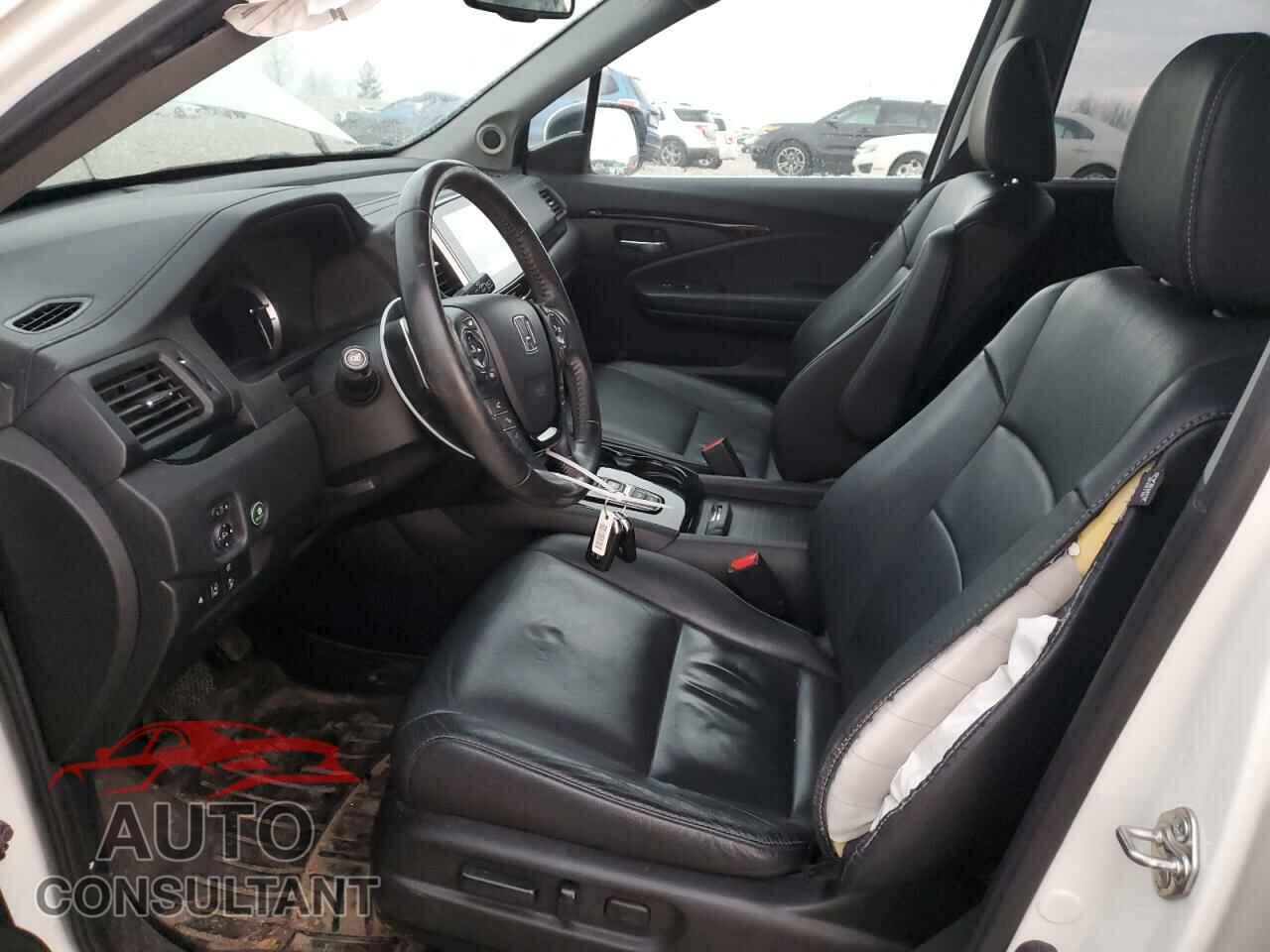 HONDA PILOT 2018 - 5FNYF6H96JB012101