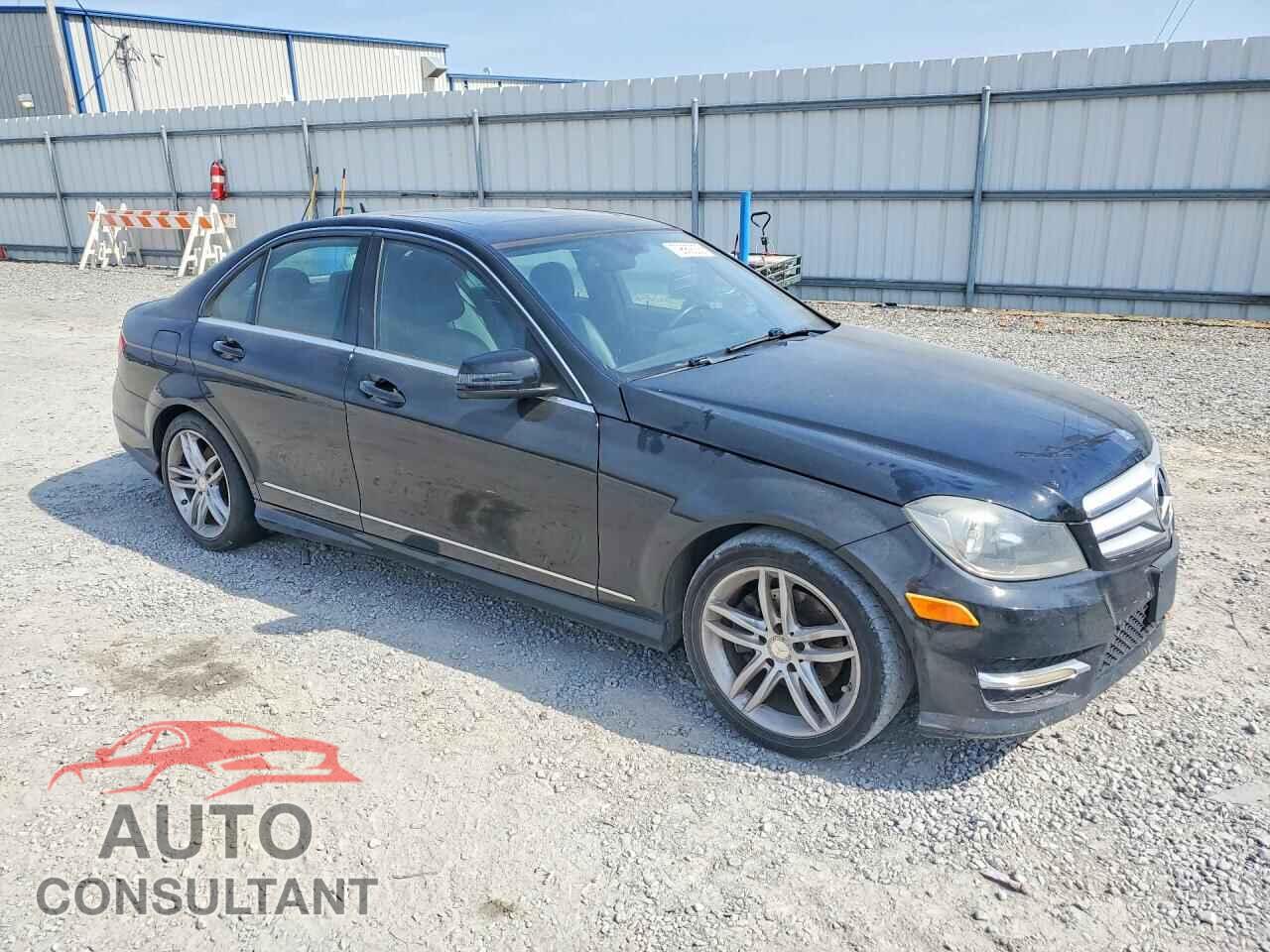 MERCEDES-BENZ C-CLASS 2013 - WDDGF4HB8DA857277