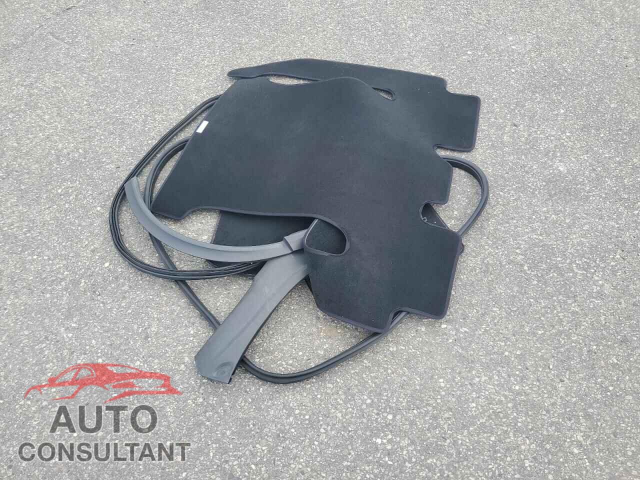 TESLA MODEL X 2023 - 7SAXCBE55PF367237