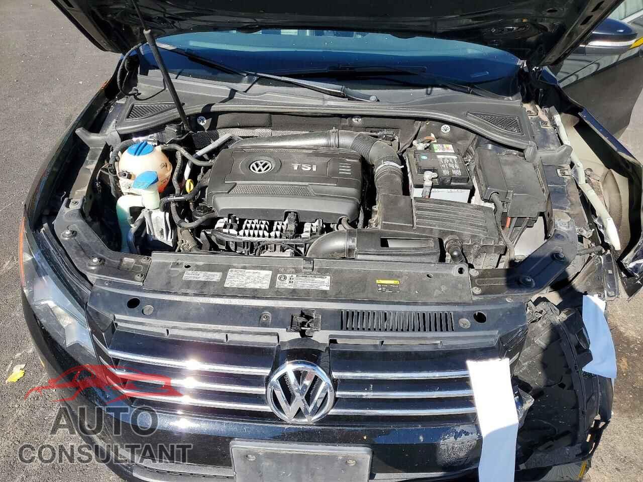 VOLKSWAGEN PASSAT 2015 - 1VWAT7A35FC122743