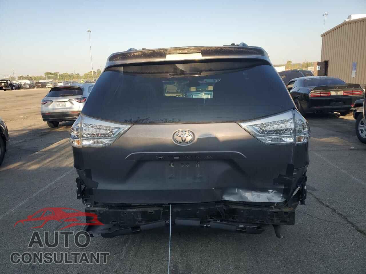 TOYOTA SIENNA 2017 - 5TDXZ3DC5HS820979