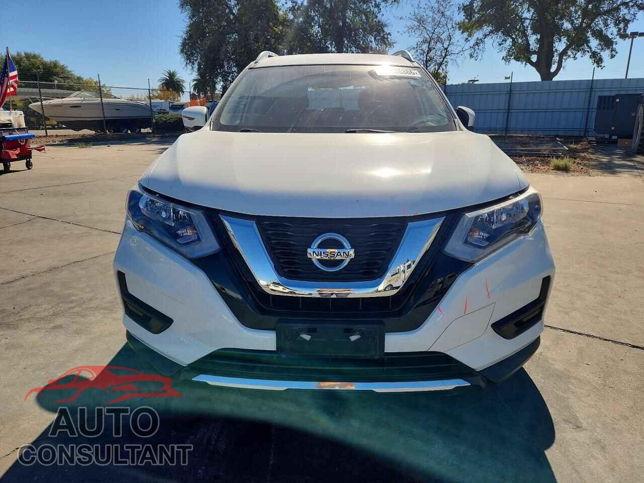 NISSAN ROGUE 2017 - KNMAT2MT8HP549699
