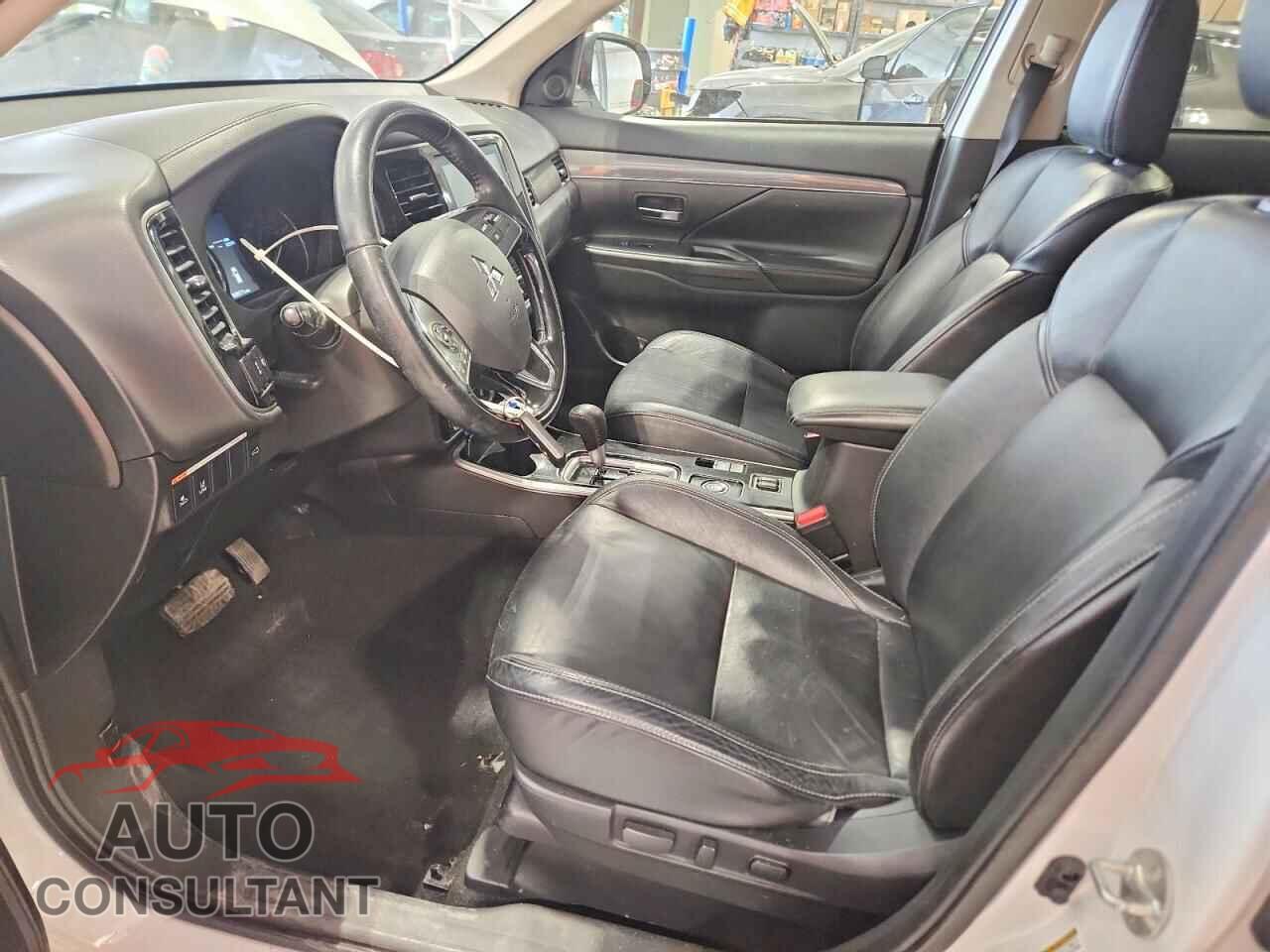 MITSUBISHI OUTLANDER 2020 - JA4AZ3A35LZ045711