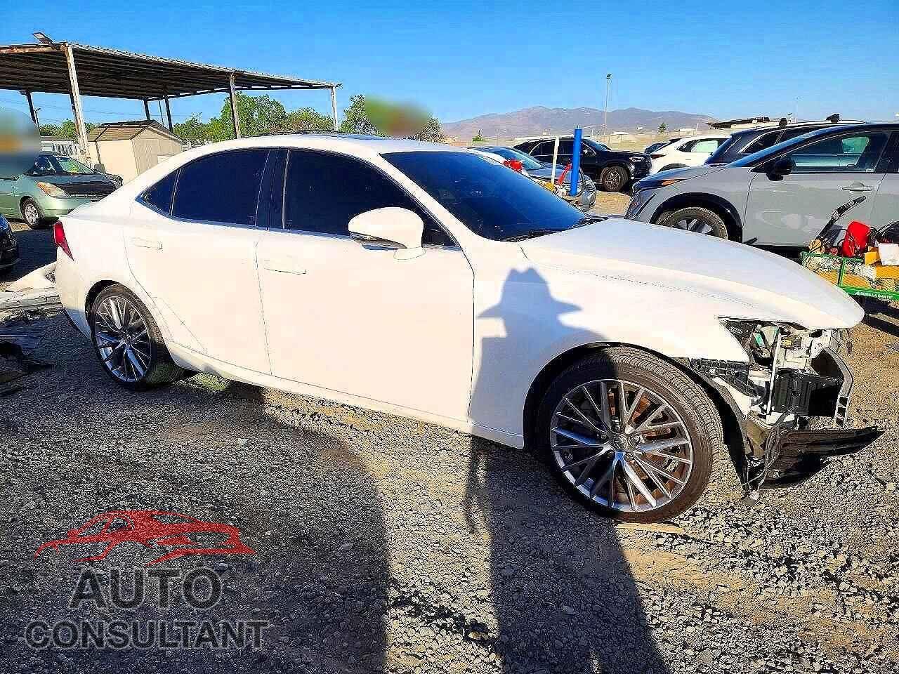 LEXUS IS 2016 - JTHBA1D2XG5017276
