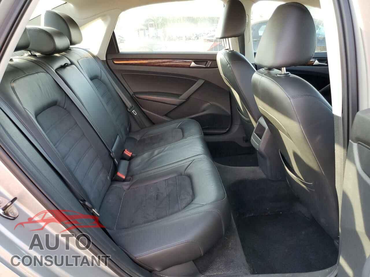 VOLKSWAGEN PASSAT 2012 - 1VWCP7A32CC079472