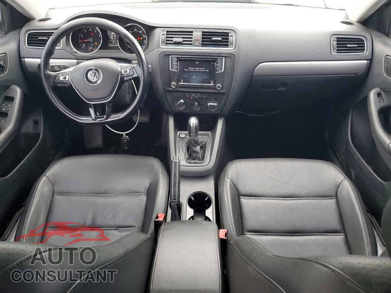 VOLKSWAGEN JETTA 2017 - 3VWDB7AJ7HM382139