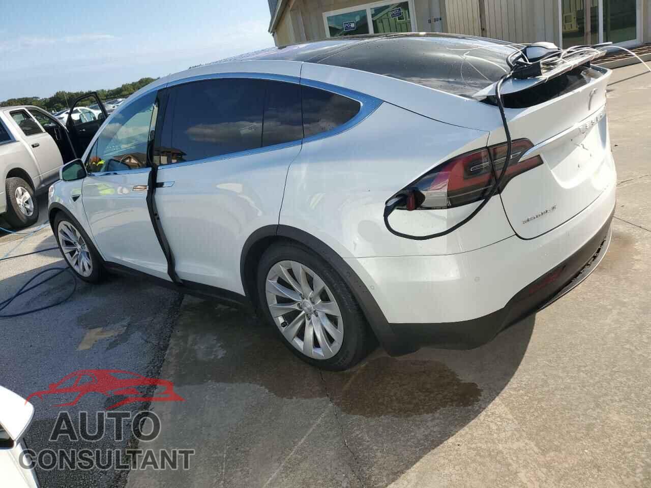 TESLA MODEL X 2017 - 5YJXCBE23HF063876