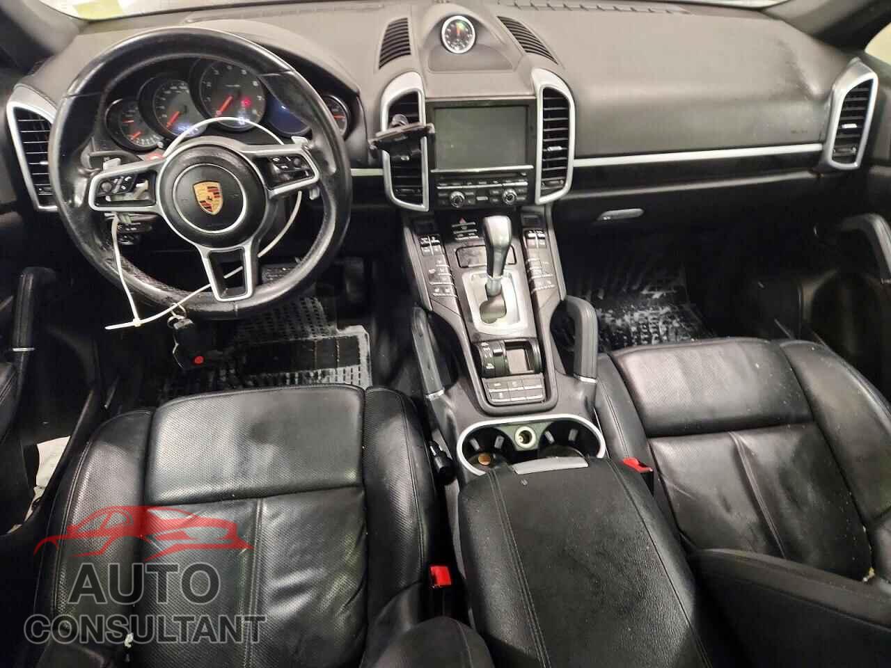 PORSCHE CAYENNE 2016 - WP1AA2A24GKA10881