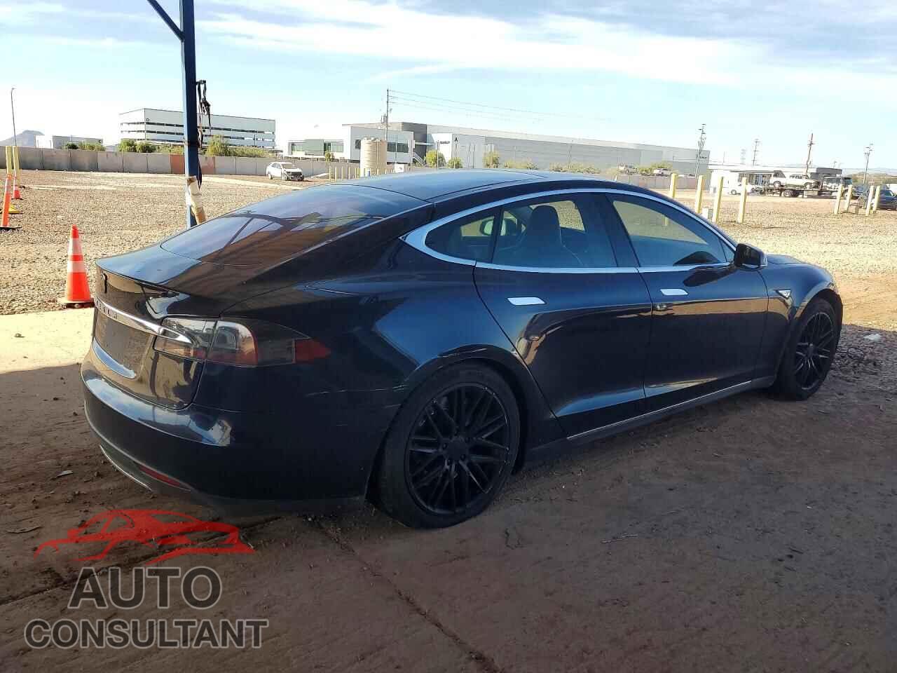 TESLA MODEL S 2013 - 5YJSA1DN0DFP06006