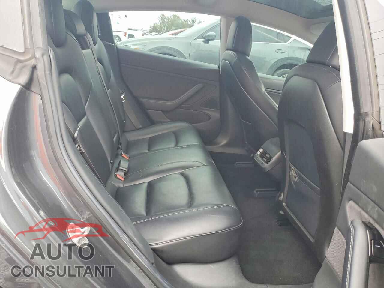TESLA MODEL 3 2018 - 5YJ3E1EA8JF047723