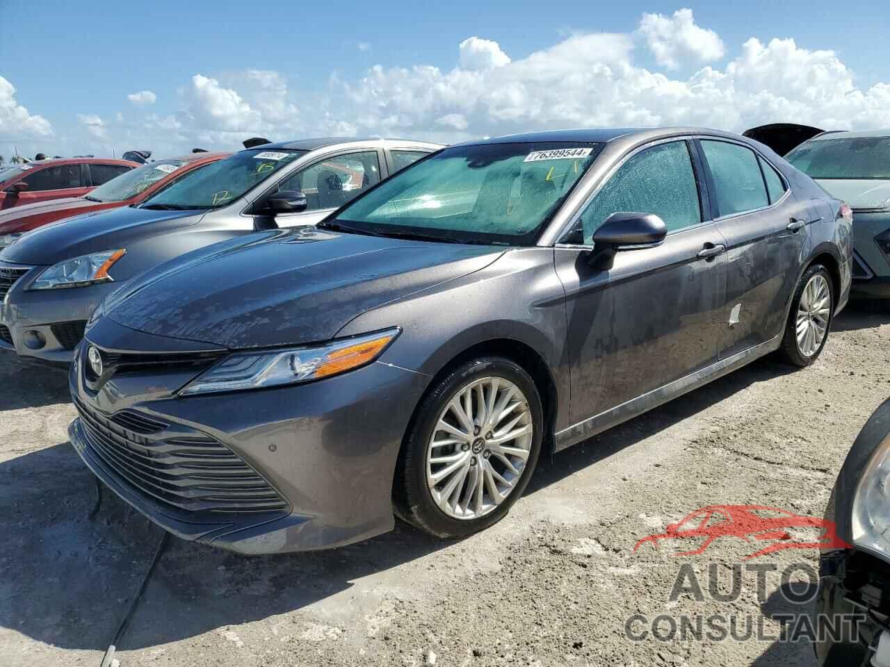 TOYOTA CAMRY 2018 - 4T1B11HK3JU043254