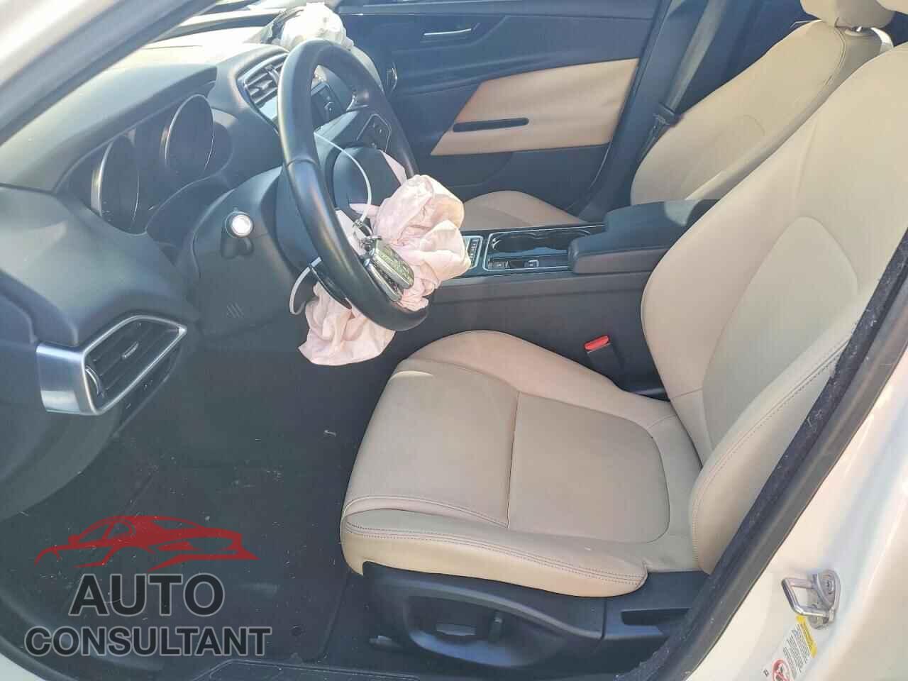 JAGUAR XE 2017 - SAJAR4BG5HA976228