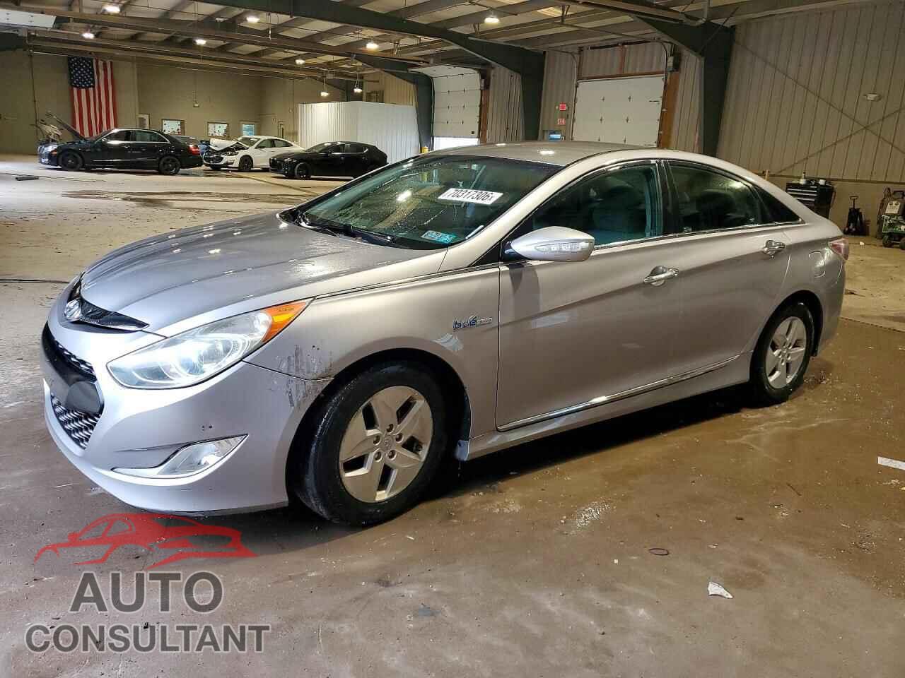 HYUNDAI SONATA 2011 - KMHEC4A43BA006230