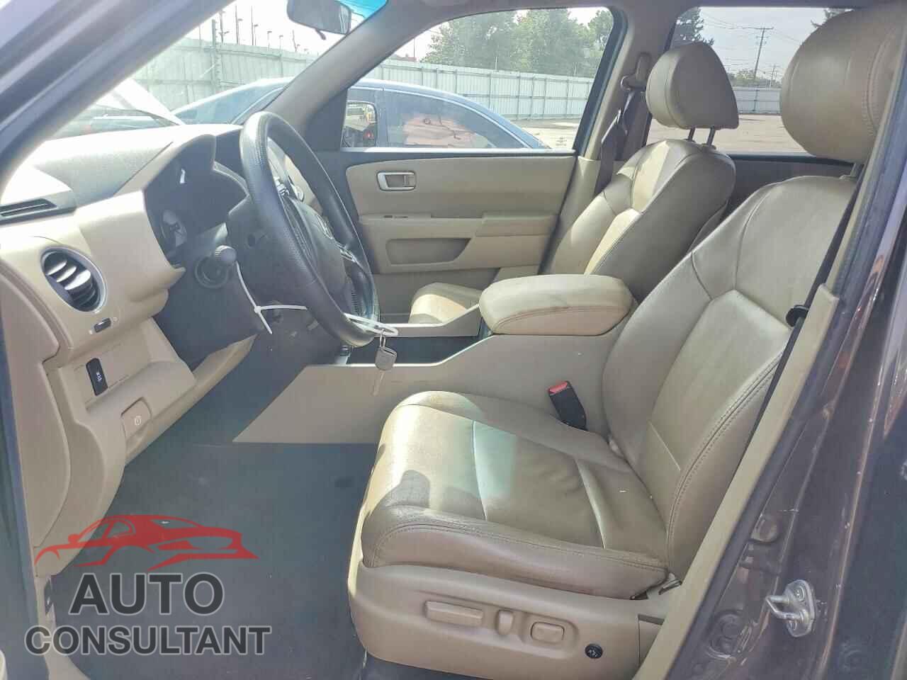 HONDA PILOT 2012 - 5FNYF4H48CB015500