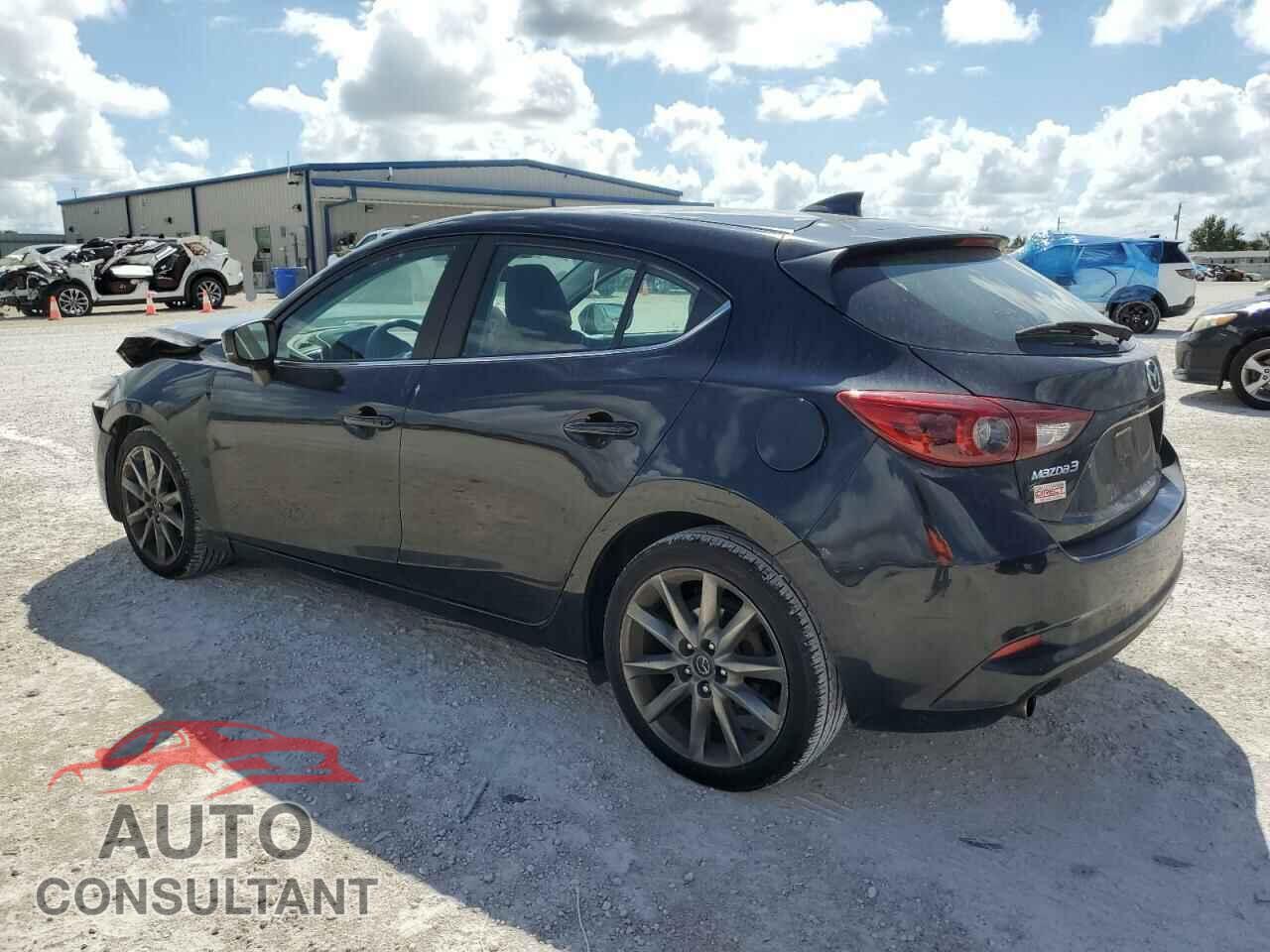 MAZDA 3 2018 - 3MZBN1M33JM178369
