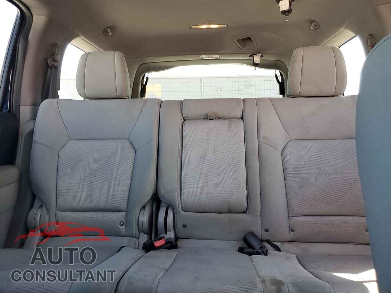 HONDA PILOT 2015 - 5FNYF3H25FB008176