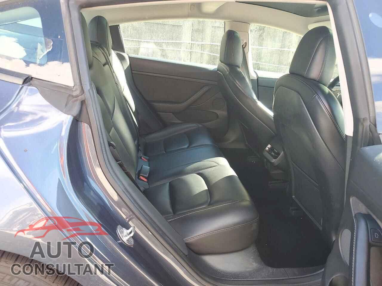 TESLA MODEL 3 2021 - 5YJ3E1EA5MF092610