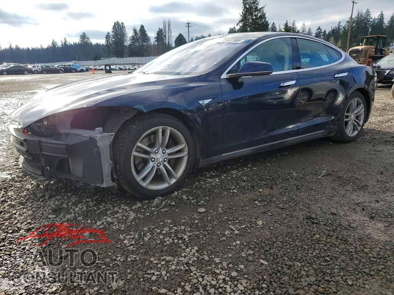 TESLA MODEL S 2013 - 5YJSA1DP5DFP10585