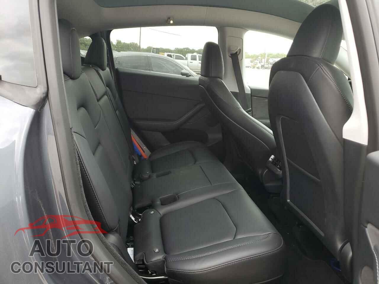 TESLA MODEL Y 2023 - 7SAYGDEE6PF683069