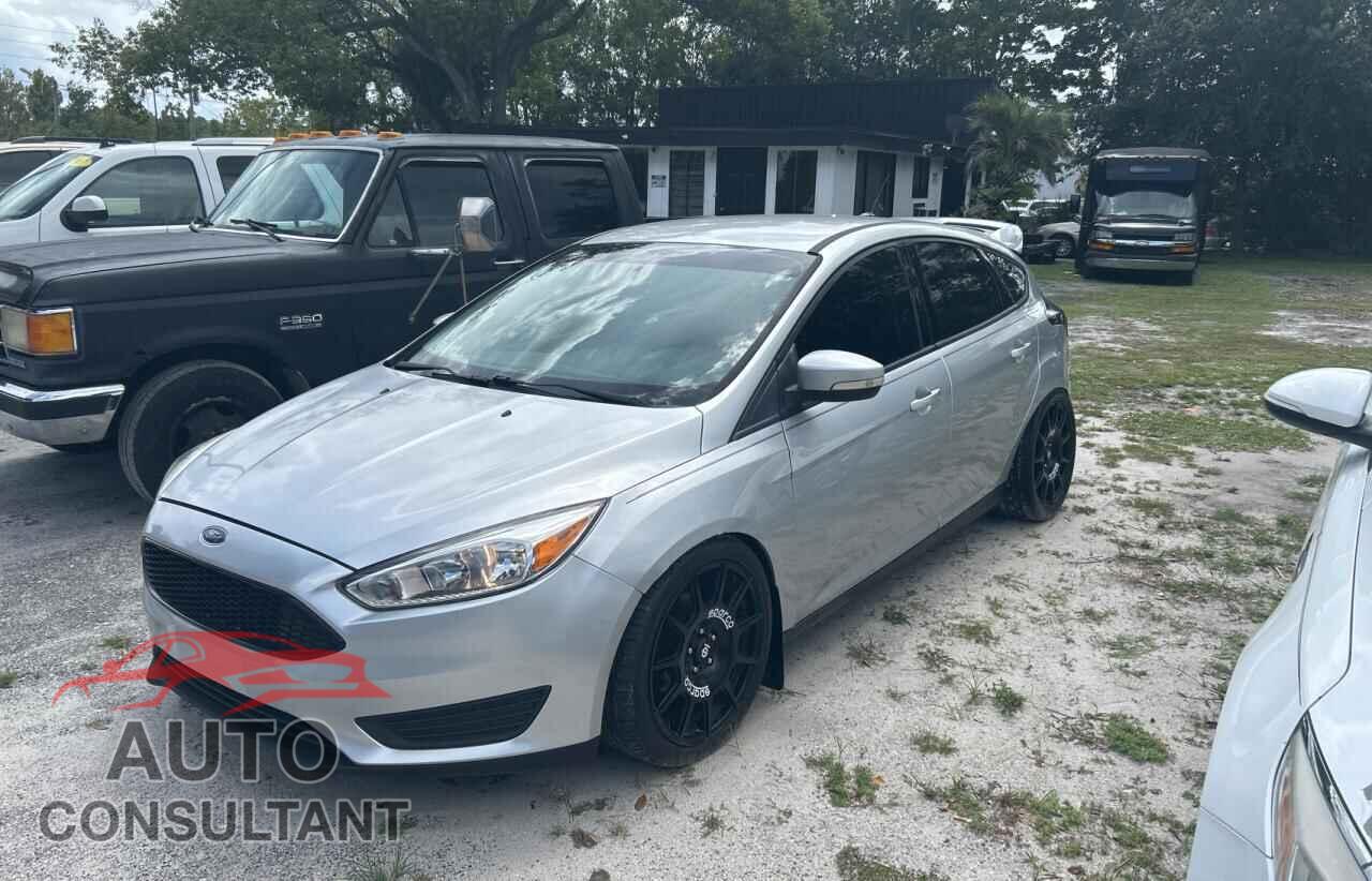 FORD FOCUS 2017 - 1FADP3K23HL282373