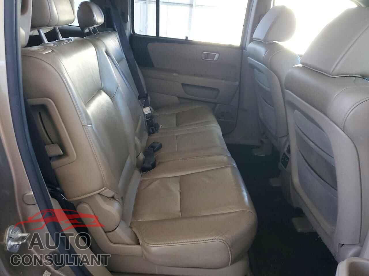 HONDA PILOT 2011 - 5FNYF3H94BB021184