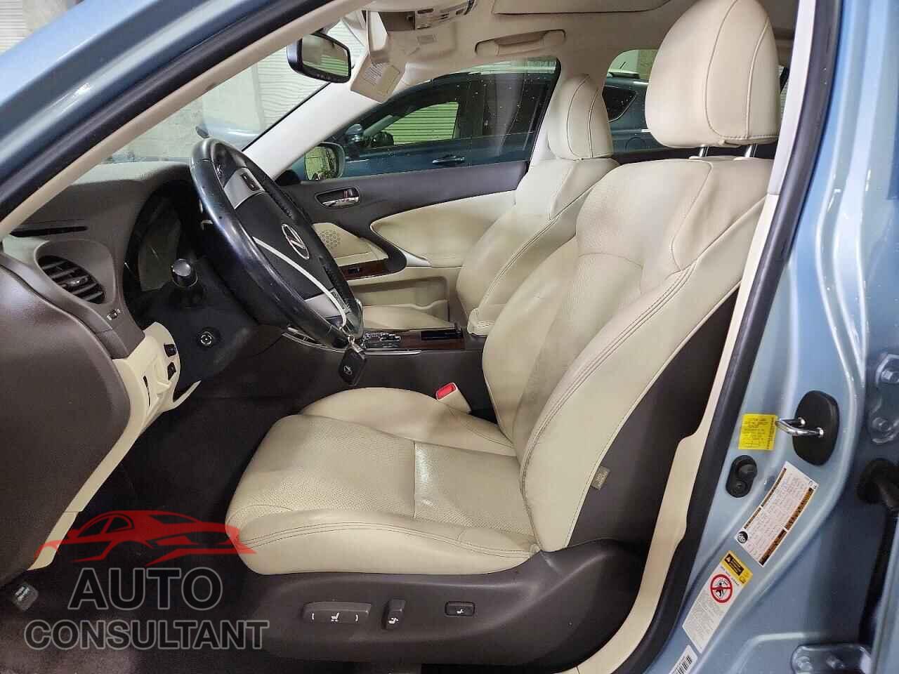 LEXUS IS 2011 - JTHCF5C25B5049513