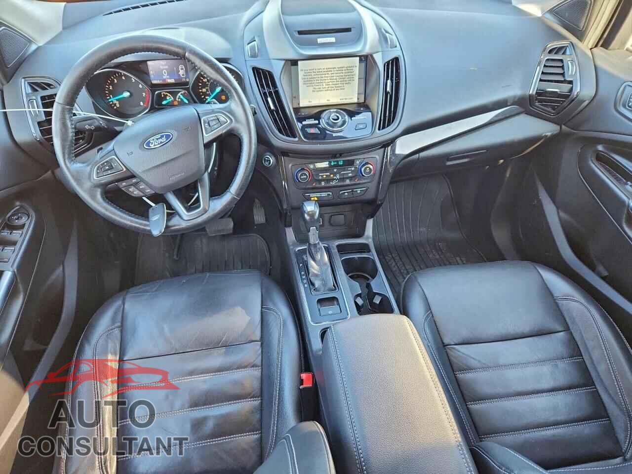 FORD ESCAPE 2017 - 1FMCU0JD2HUC72617