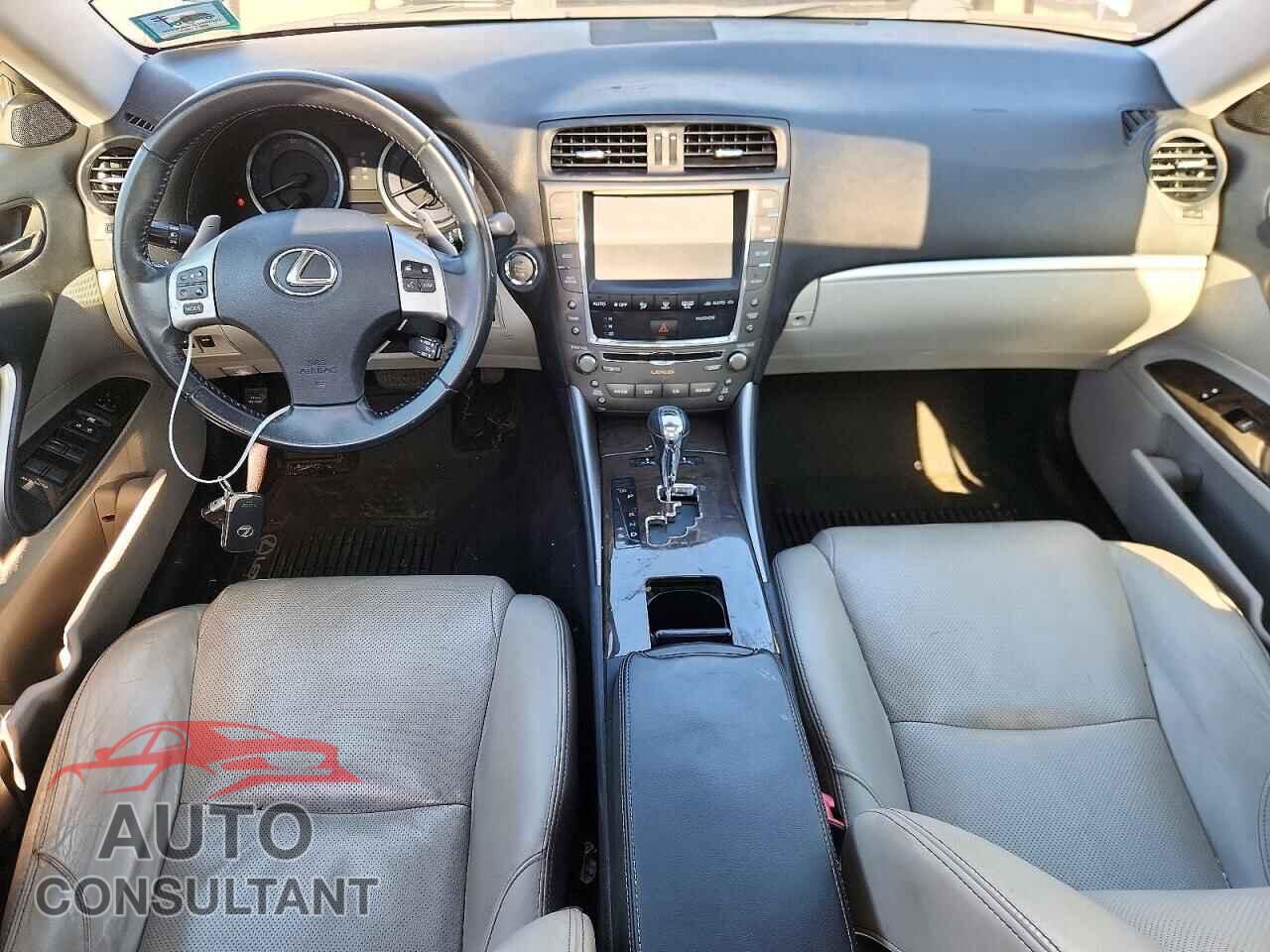 LEXUS IS 2011 - JTHCF5C22B5051459