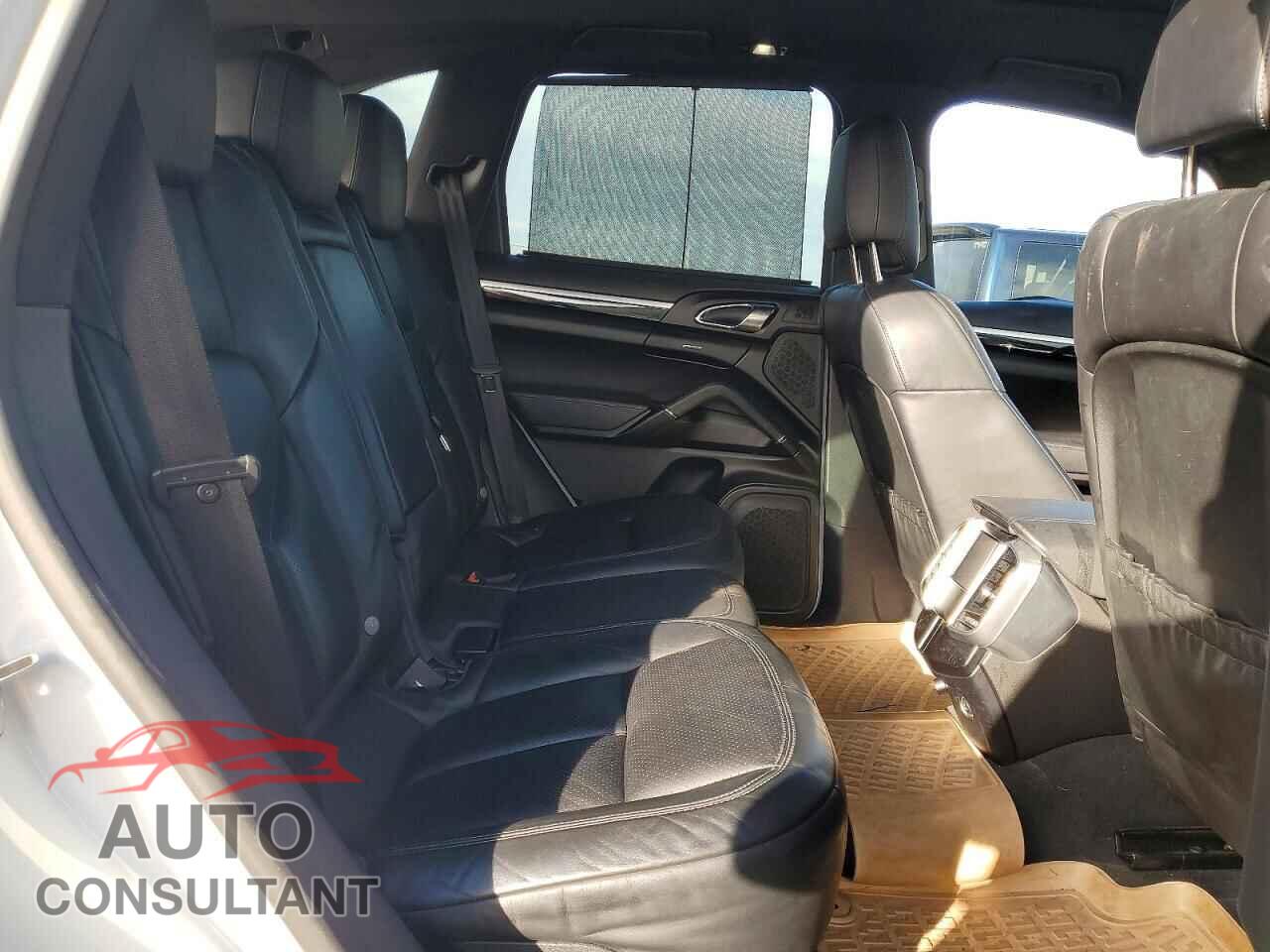 PORSCHE CAYENNE 2016 - WP1AA2A21GLA11612