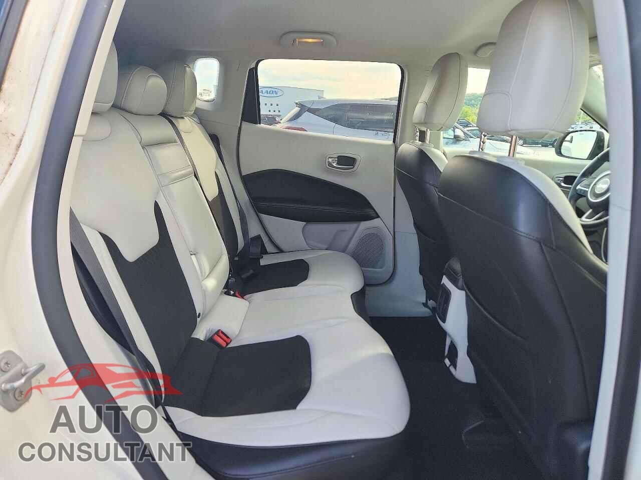 JEEP COMPASS 2018 - 3C4NJCBB2JT240979