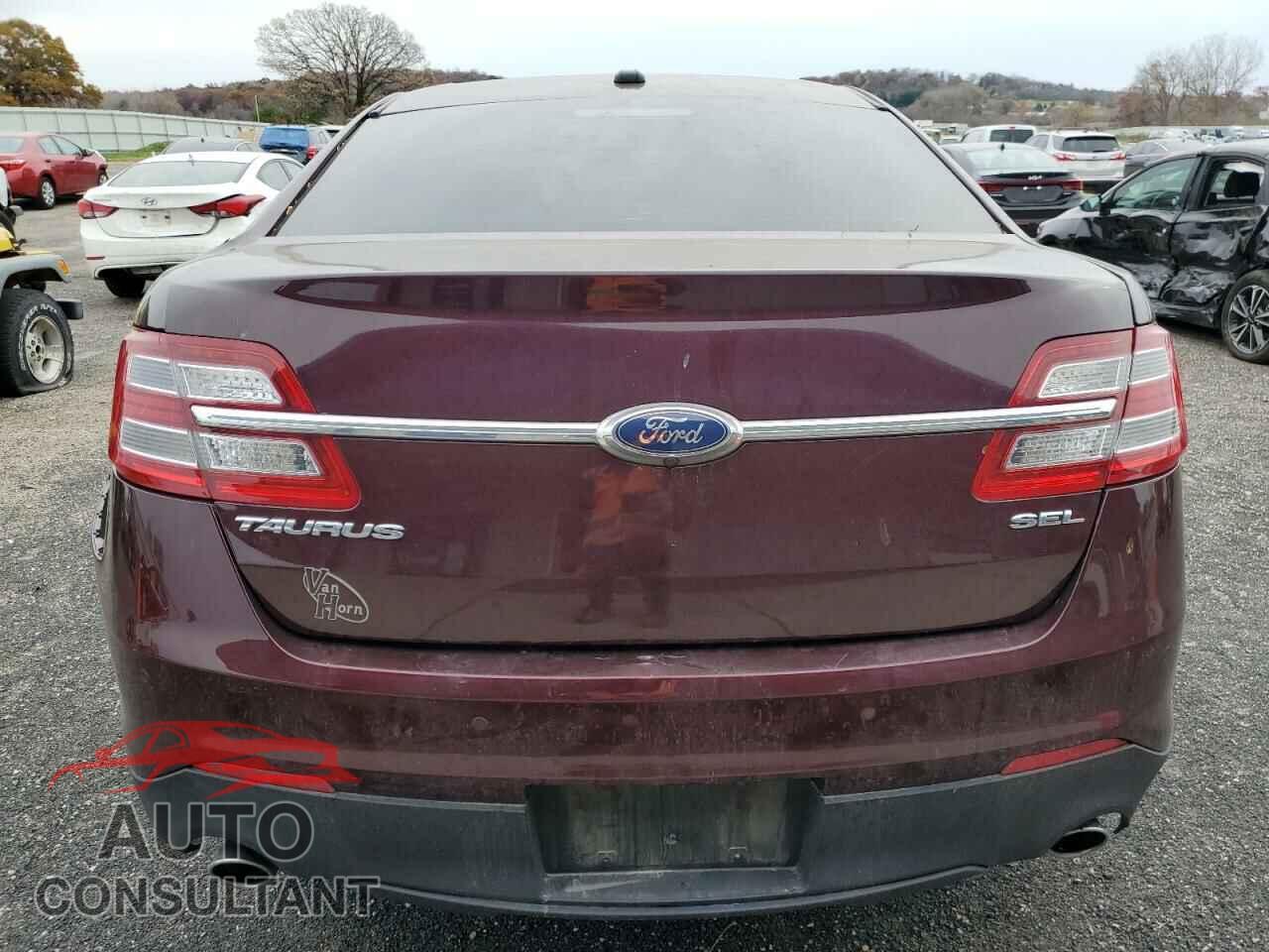 FORD TAURUS 2018 - 1FAHP2E86JG135264
