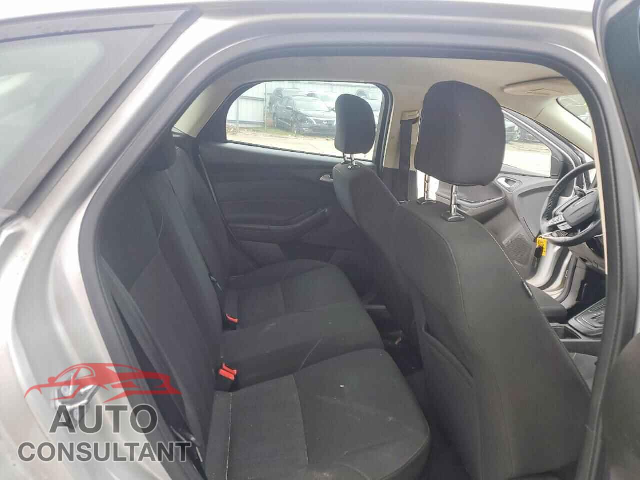 FORD FOCUS 2016 - 1FADP3K28GL335244