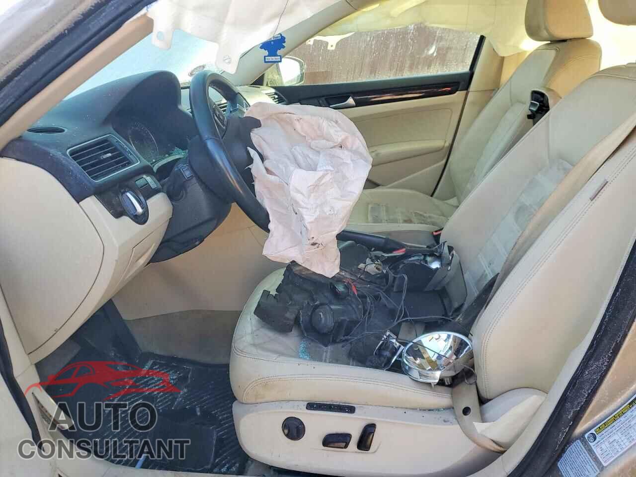 VOLKSWAGEN PASSAT 2015 - 1VWCV7A3XFC068200