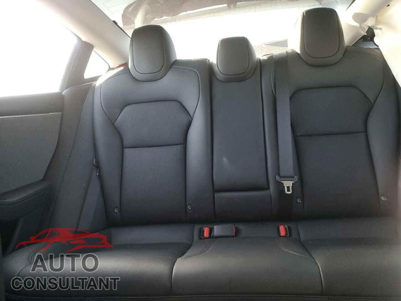 TESLA MODEL 3 2024 - 5YJ3E1EA4RF725900