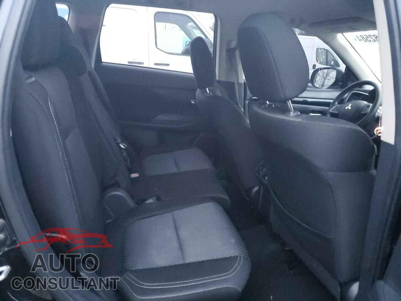 MITSUBISHI OUTLANDER 2019 - JA4AD2A36KZ047331