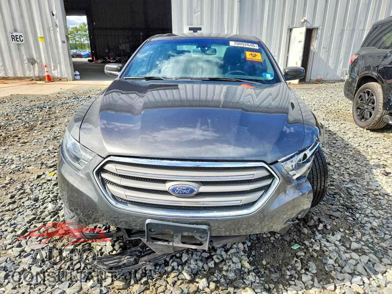 FORD TAURUS 2017 - 1FAHP2E84HG146077
