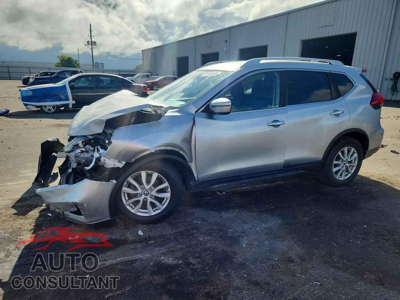 NISSAN ROGUE 2017 - KNMAT2MT3HP512043
