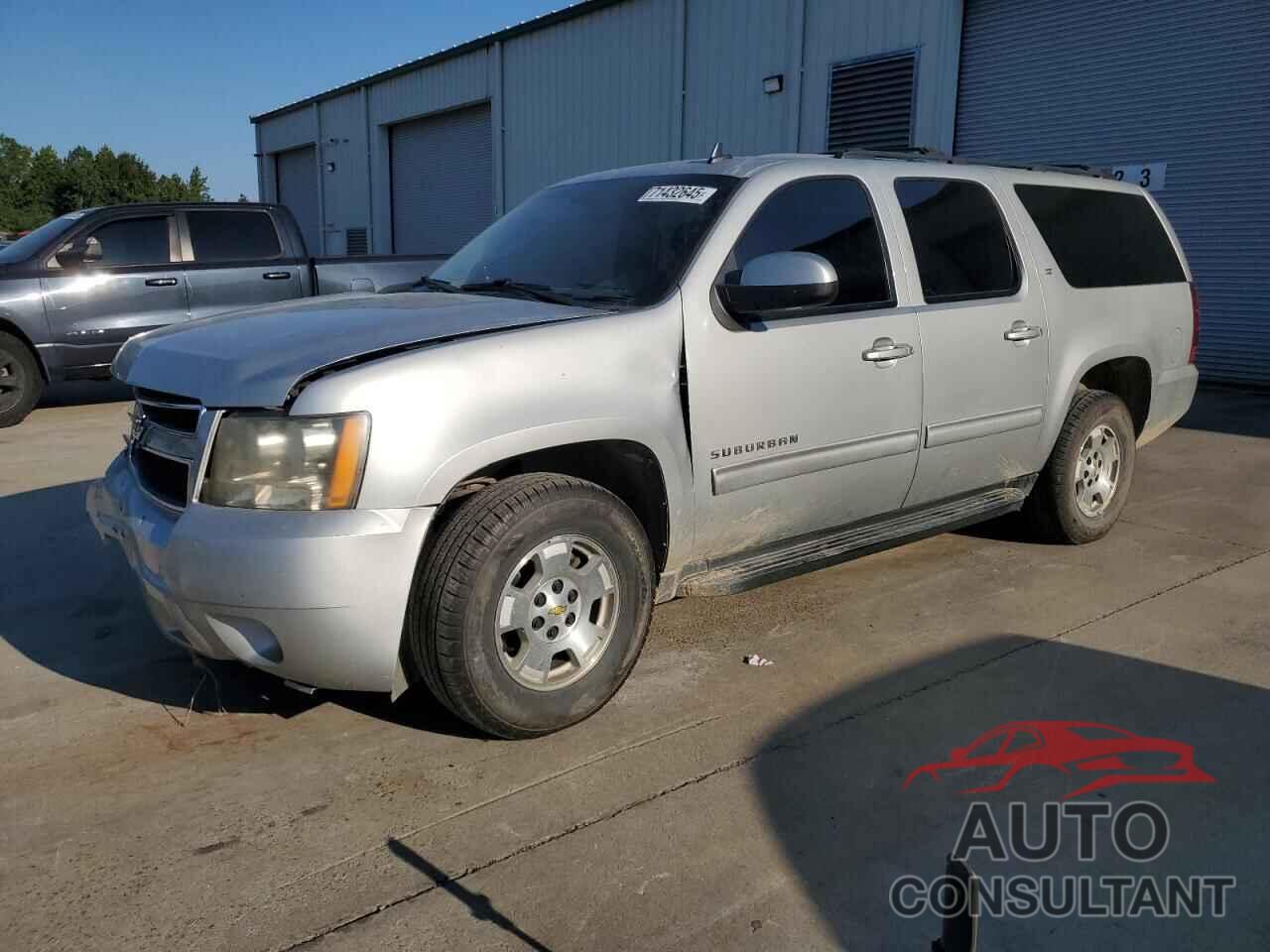 CHEVROLET SUBURBAN 2011 - 1GNSCJE09BR121047