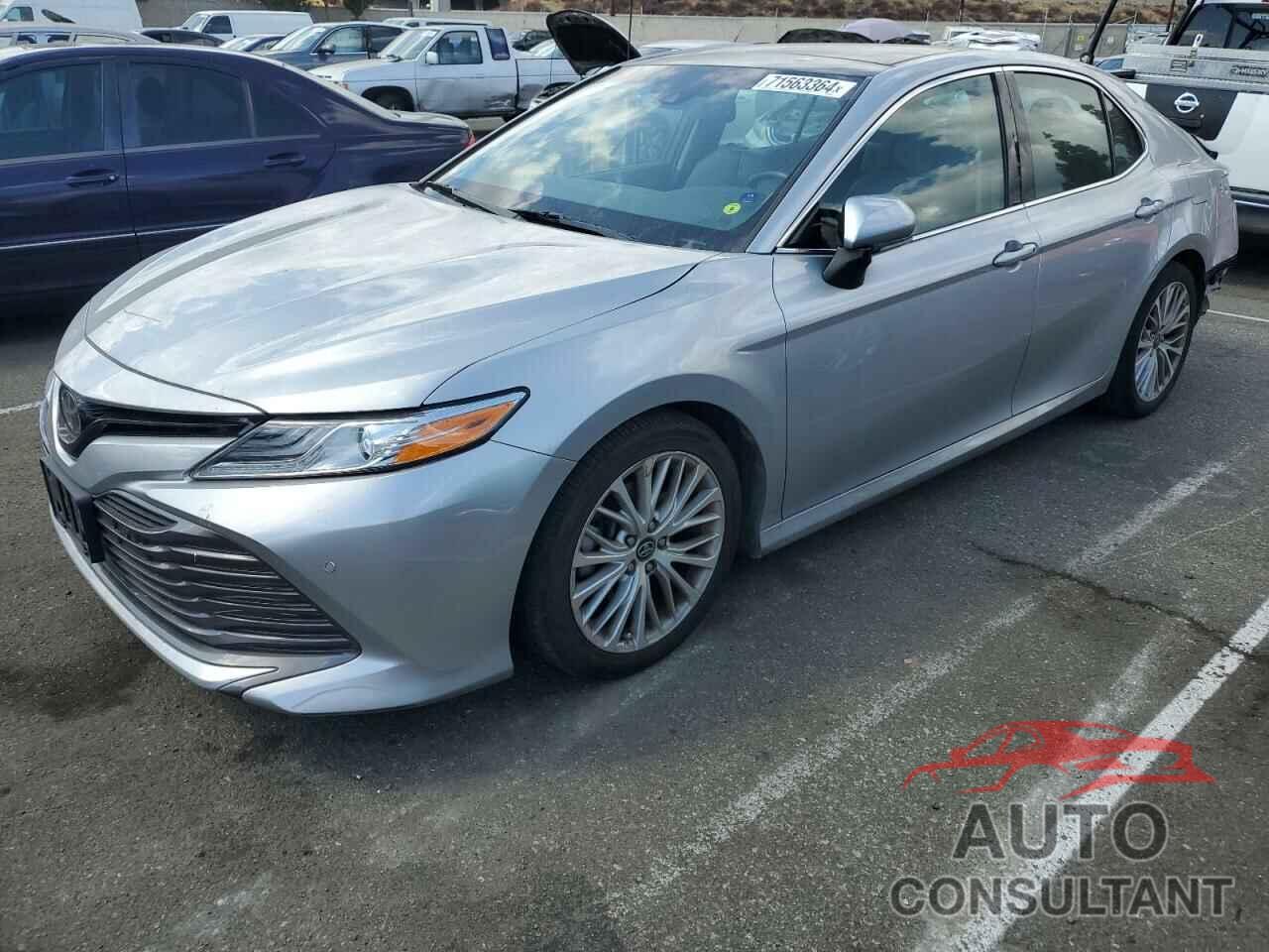 TOYOTA CAMRY 2018 - 4T1B11HK9JU045803