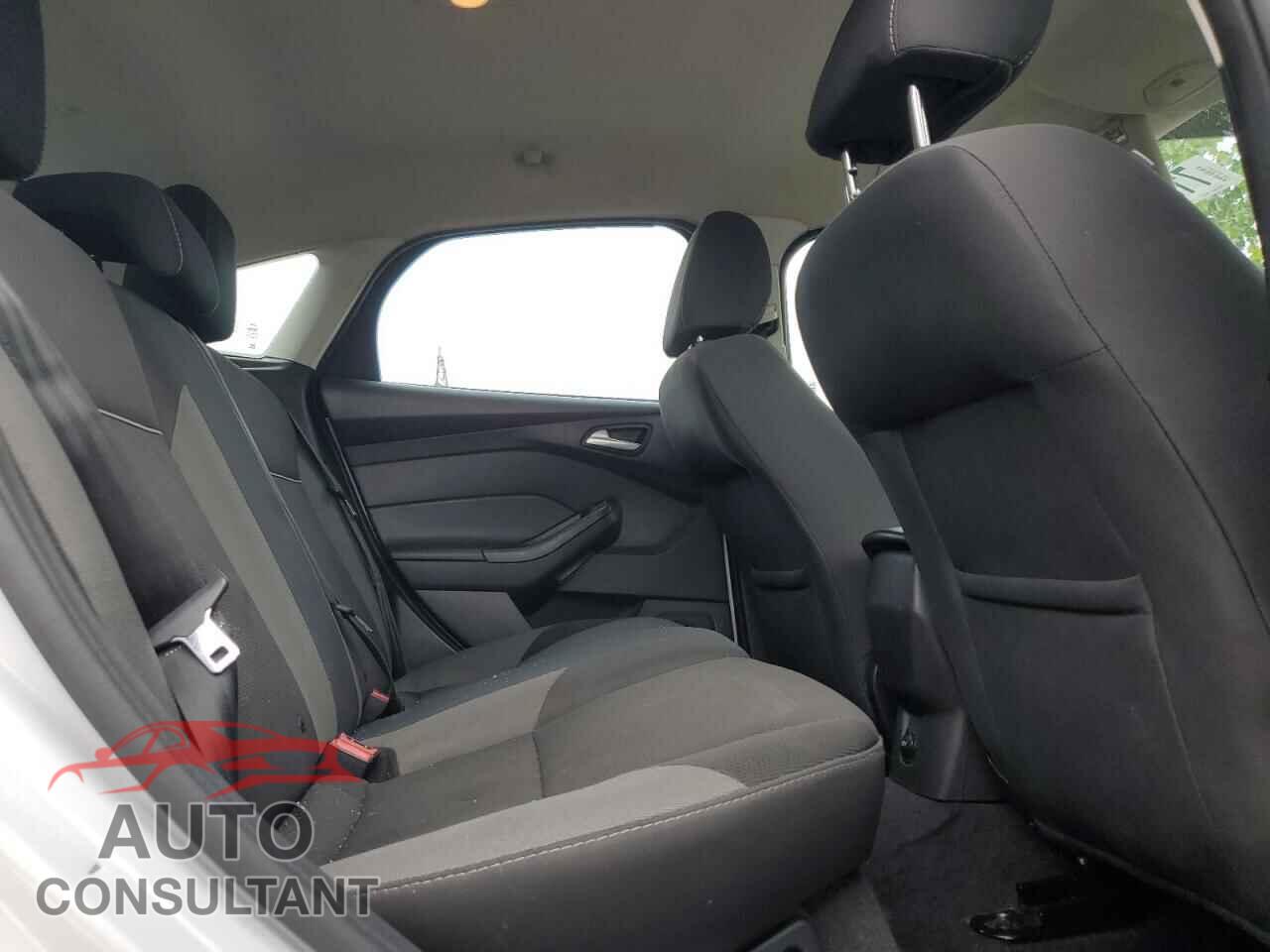FORD FOCUS 2014 - 1FADP3K22EL352053