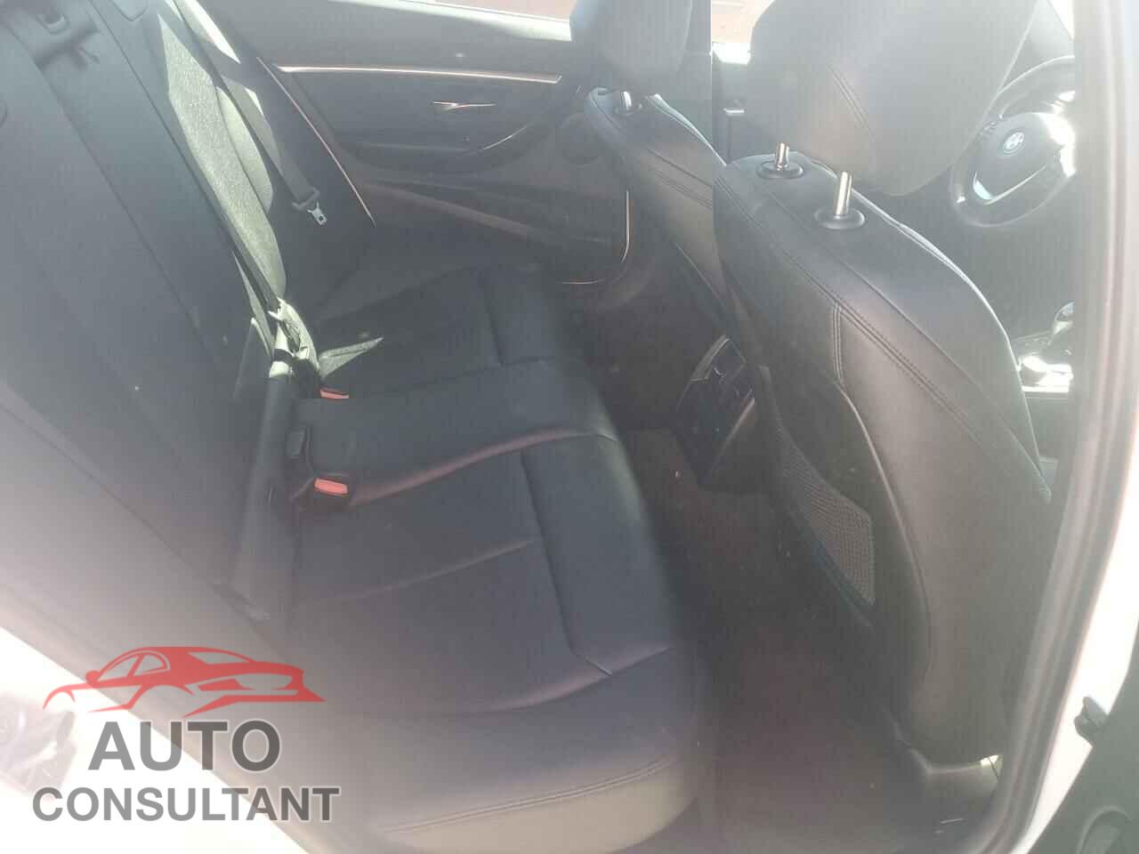 BMW 3 SERIES 2018 - WBA8B9C52JEE81575