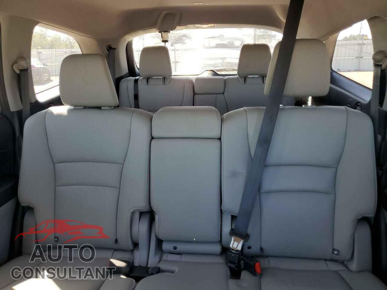 HONDA PILOT 2017 - 5FNYF5H79HB003797
