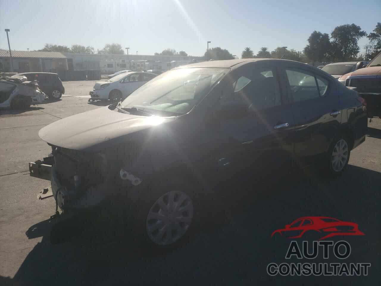 NISSAN VERSA 2018 - 3N1CN7AP3JL831468